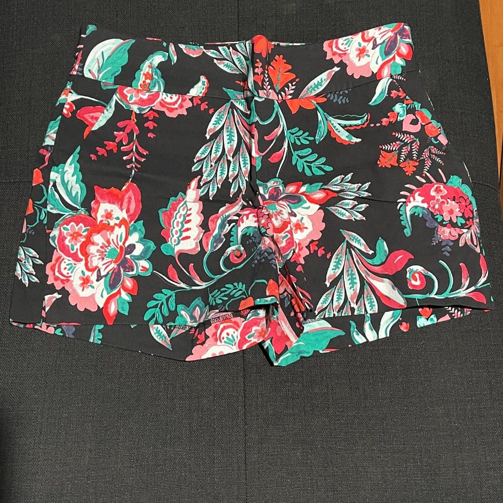 New York & Company floral 4-inch shorts size 6